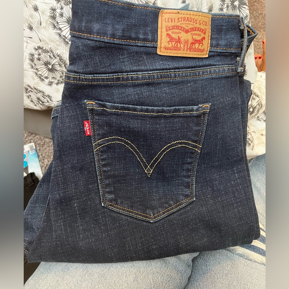 Women’s Levi’s classic boot cut size 16 dark denim color